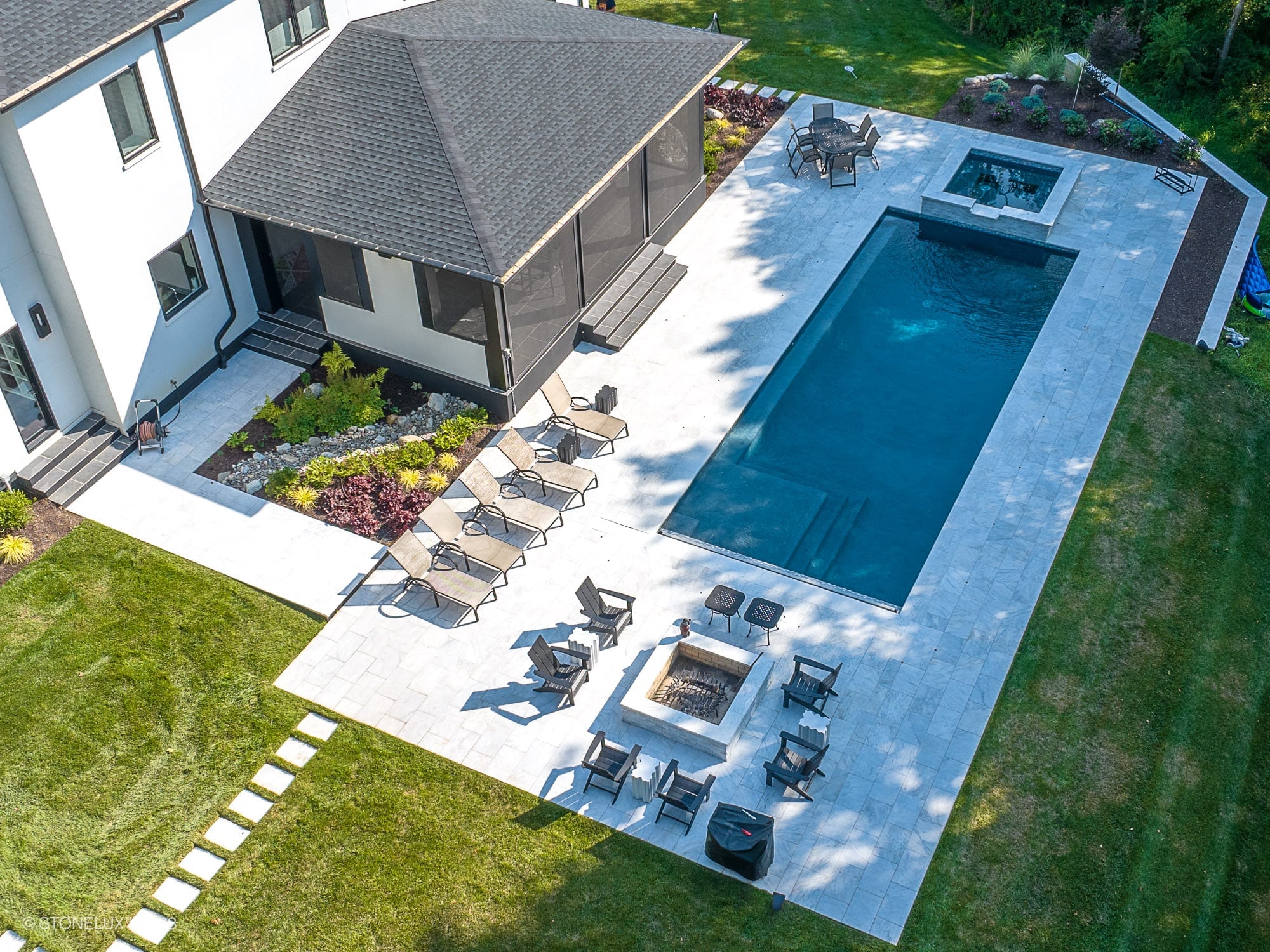 Afyon Elegance: Modern White Marvel with Black Accents Poolside