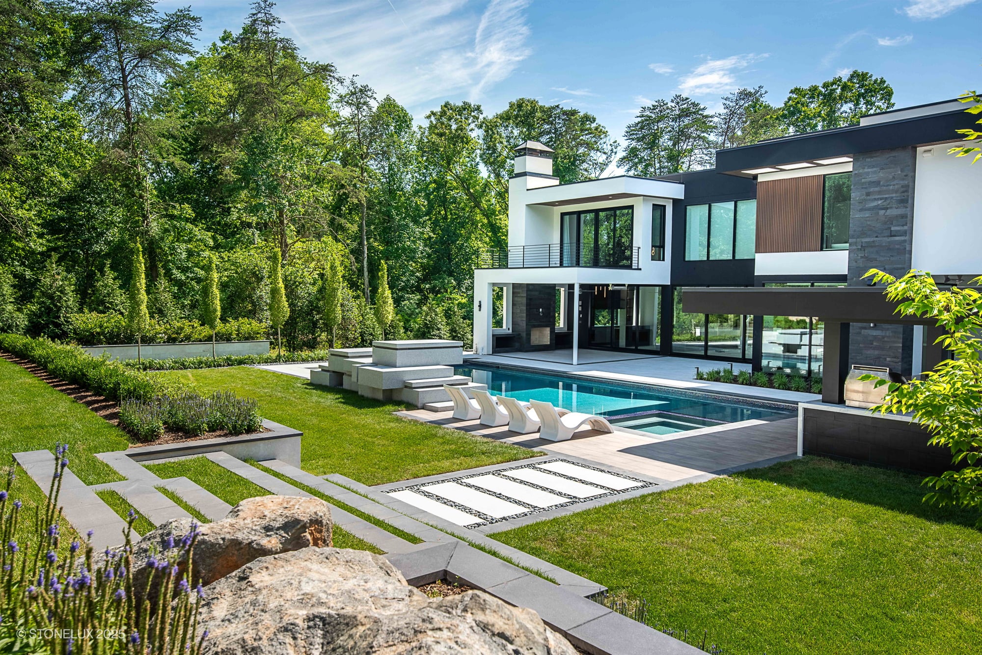 Modern Hillside Elegance – McLean Retreat with Overland Pearl Porcelain & Black Basalt